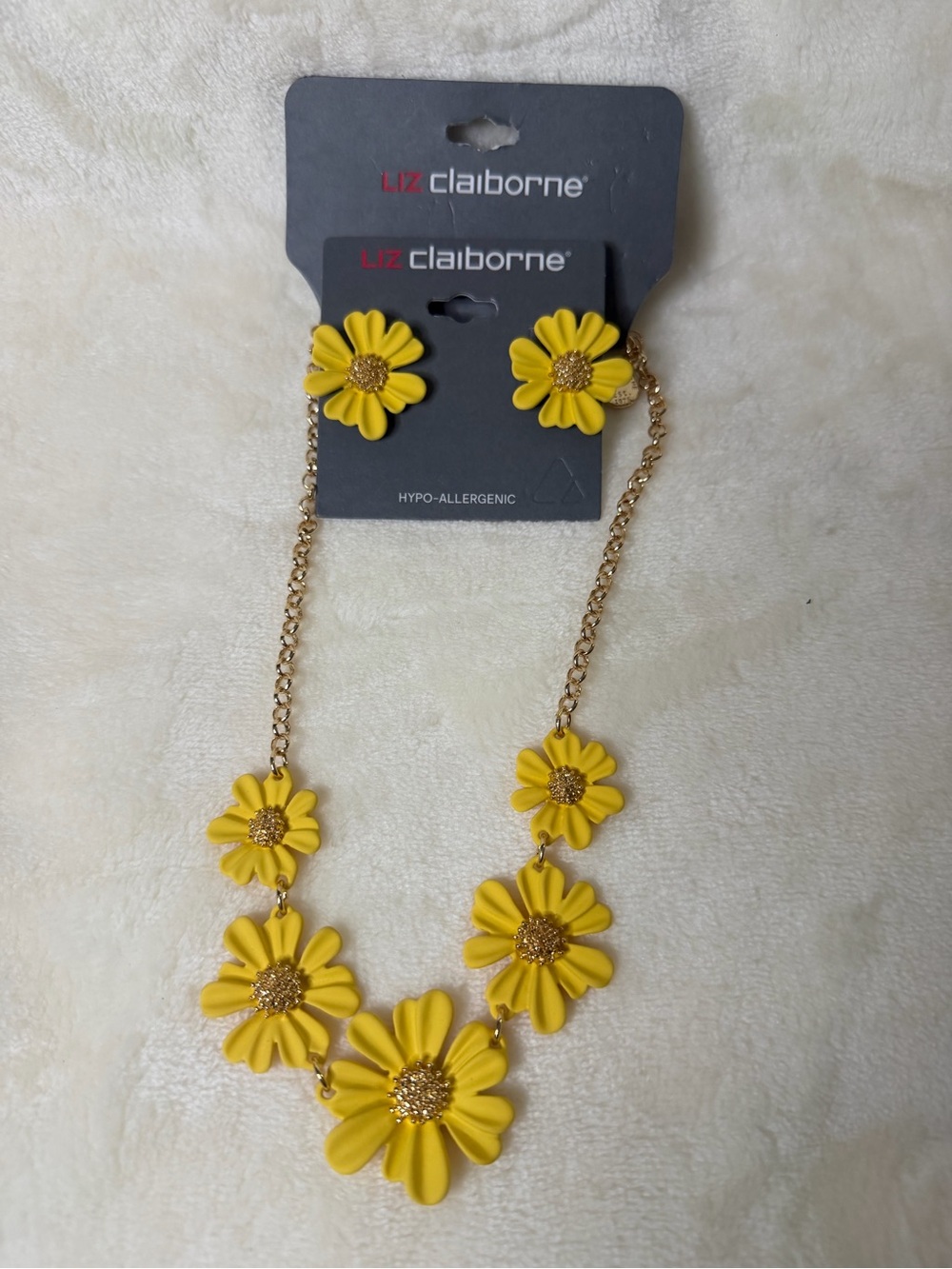 Liz Claiborne Yellow Daisy Necklace and Earring Set